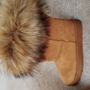 Forever 21 fur lined boots tan size 6